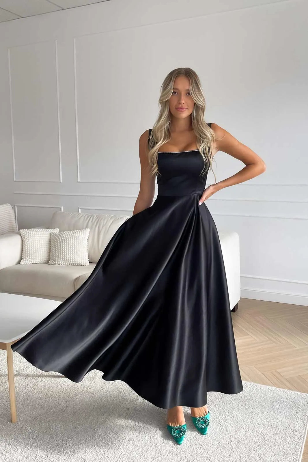 Anna - Vestido elegante sin mangas de cuello cuadrado