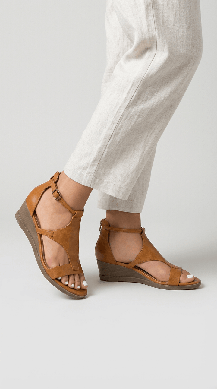 Sandalias de cuña con tiras