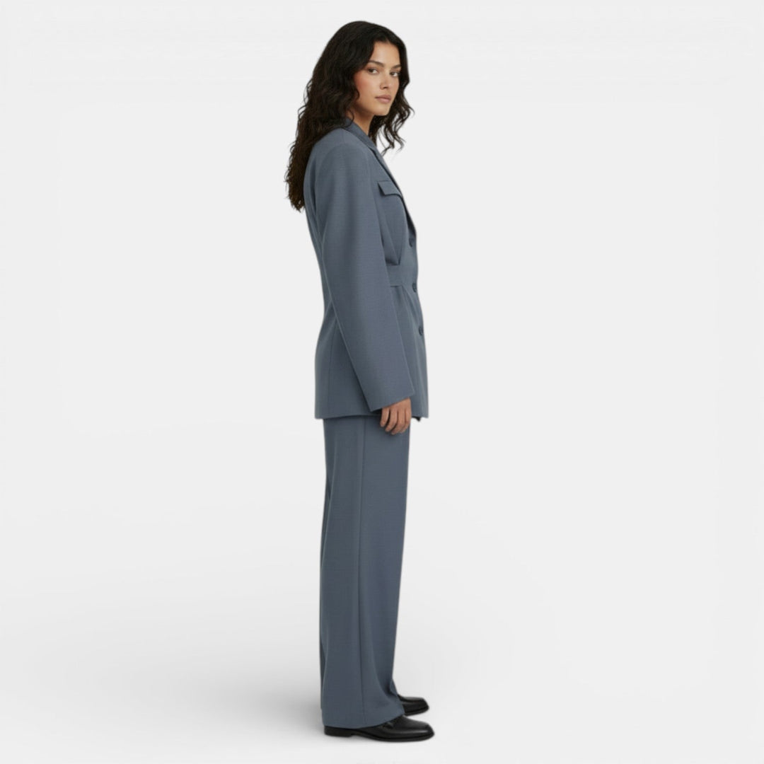 Conjunto Blazer Entallado y Pantalón Elegante