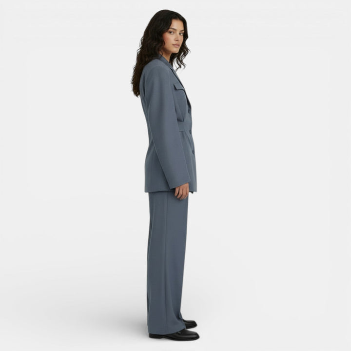 Conjunto Blazer Entallado y Pantalón Elegante