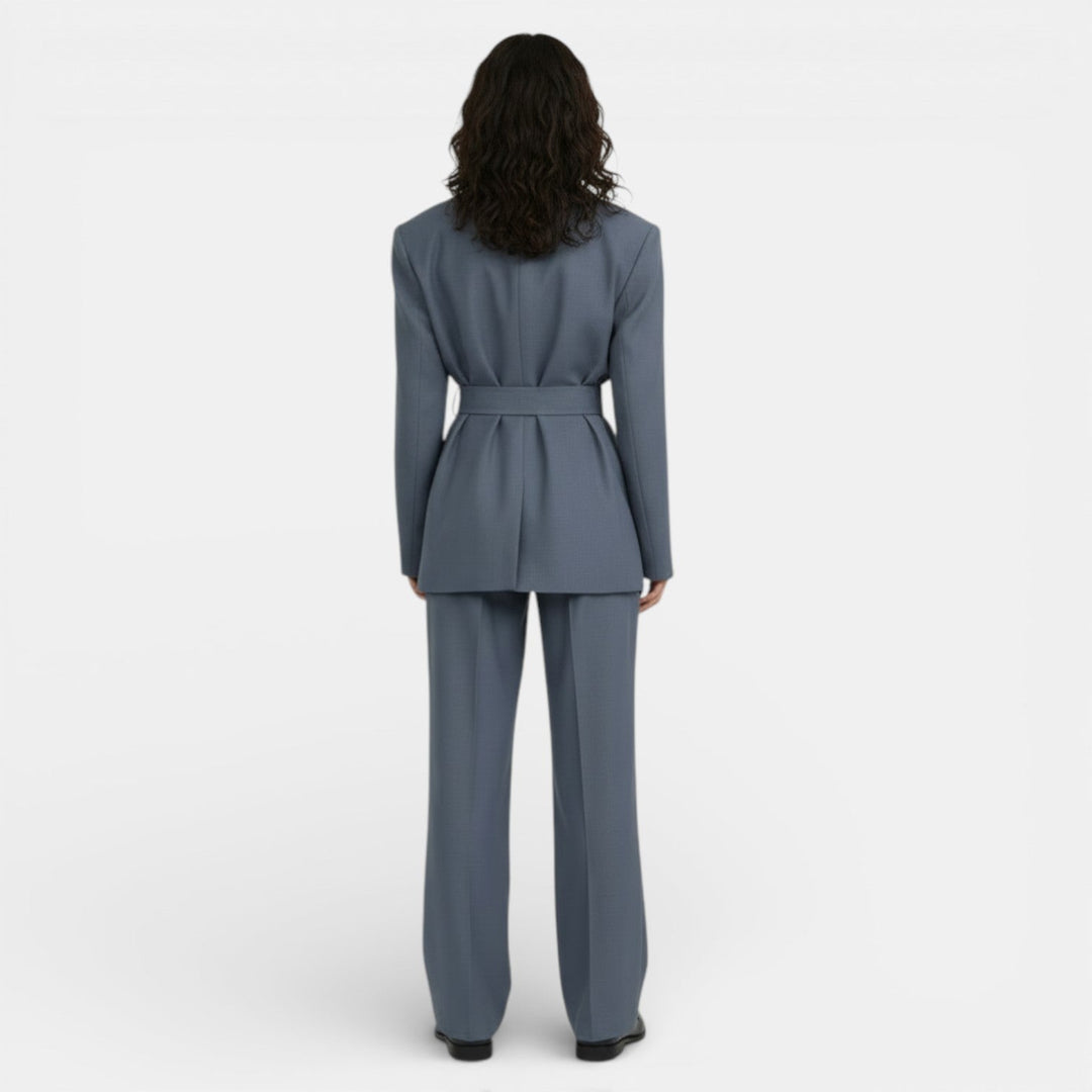 Conjunto Blazer Entallado y Pantalón Elegante