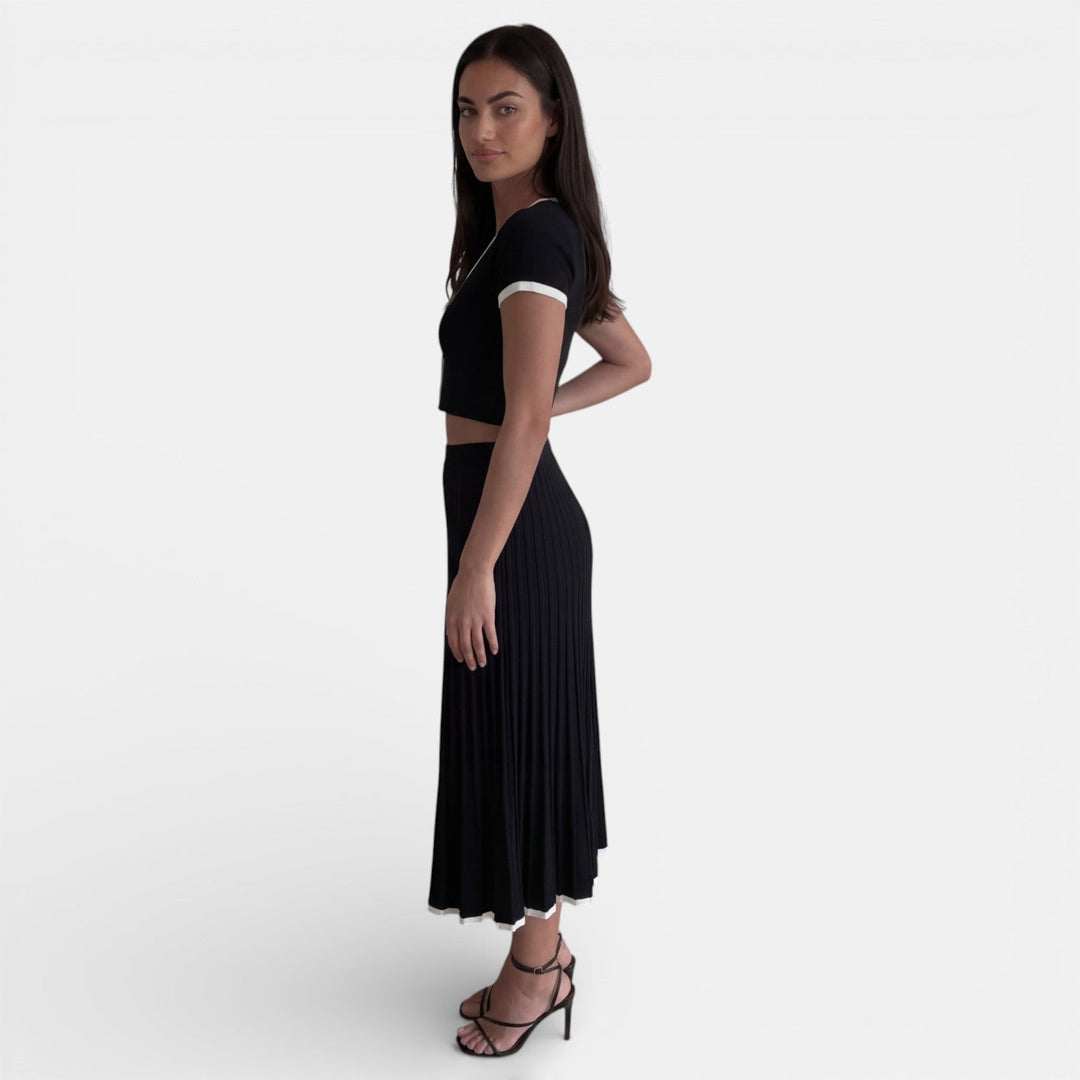 Conjunto Mujer Top Corto y Falda Cintura Alta