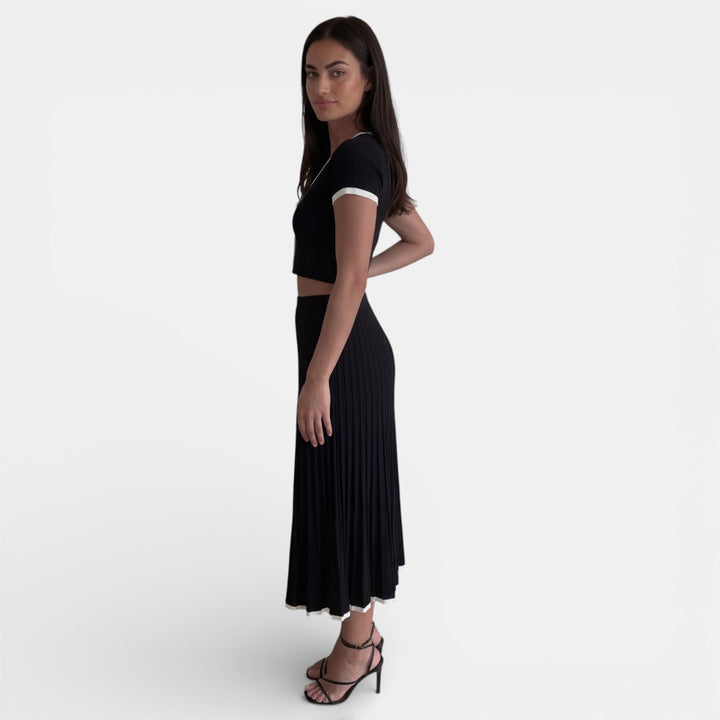Conjunto Mujer Top Corto y Falda Cintura Alta