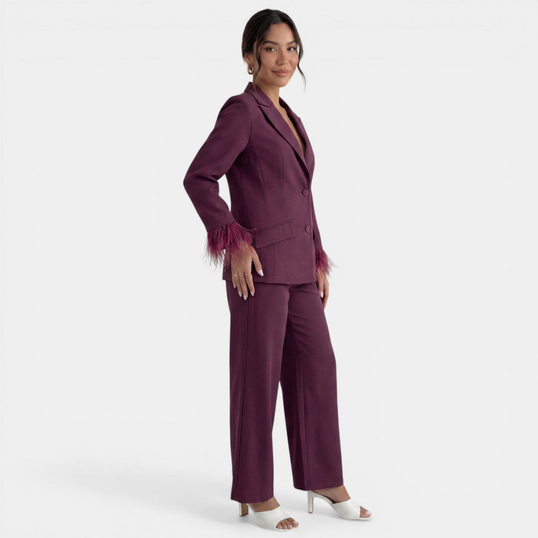 Conjunto Mujer Plumas Rojo Vino Elegante