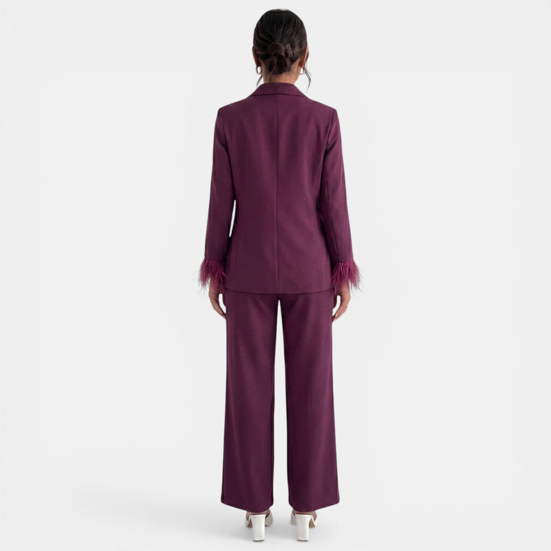Conjunto Mujer Plumas Rojo Vino Elegante