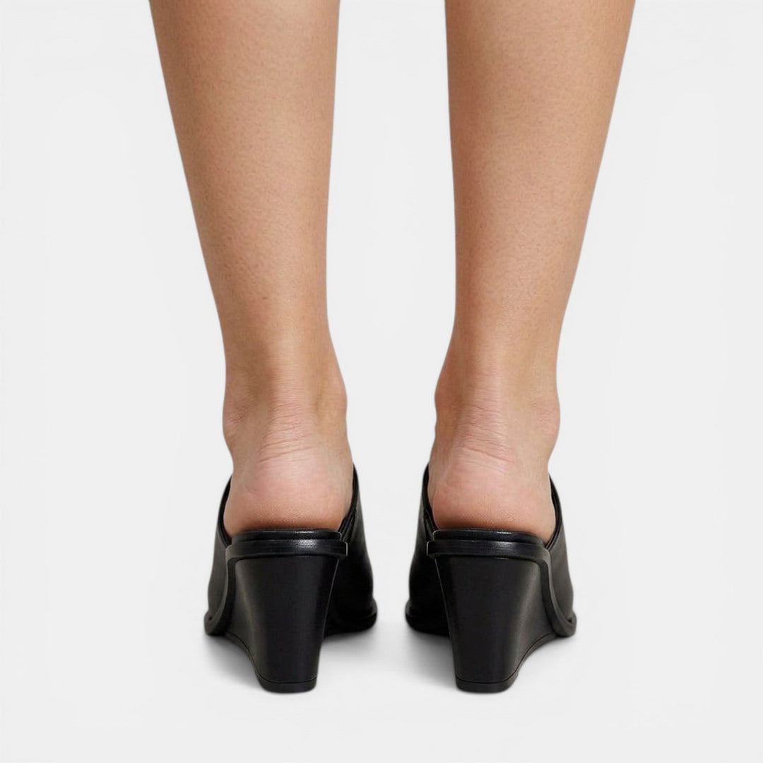 Mules Mujer Cuña Negros Piel