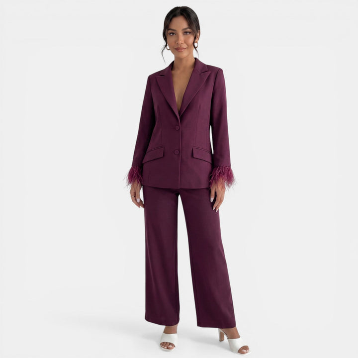 Conjunto Mujer Plumas Rojo Vino Elegante