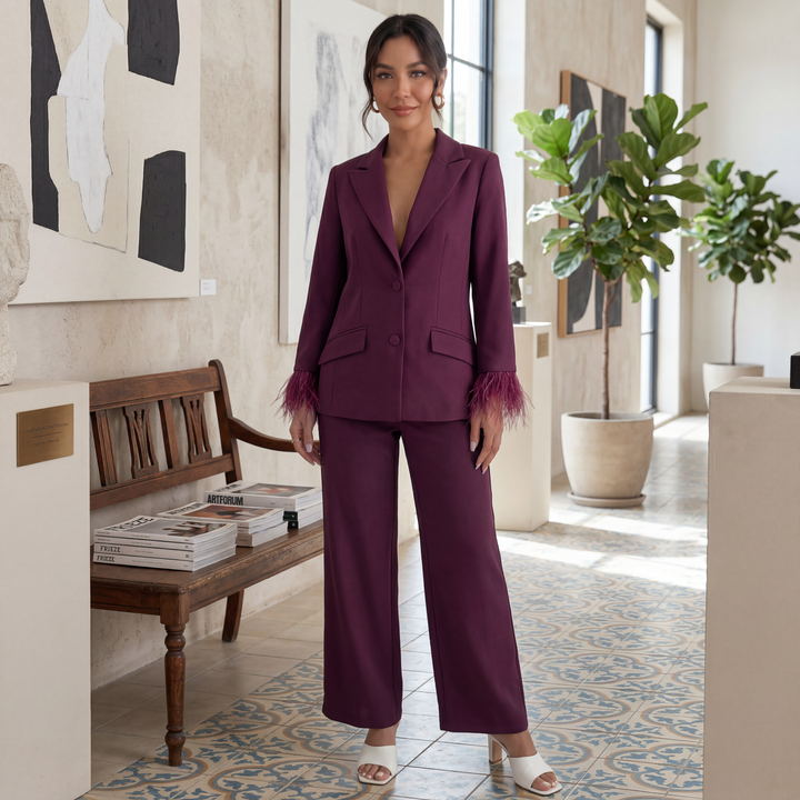 Conjunto Mujer Plumas Rojo Vino Elegante